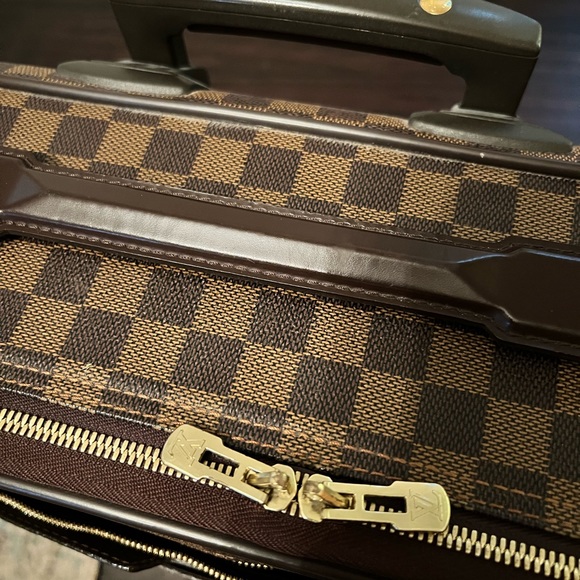 SOLD!Authentic Louis Vuitton Damier Pegase 45 - Picture 12 of 15